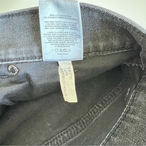 Express Women’s Super High Rise Mom Jean - Picture 7 of 12